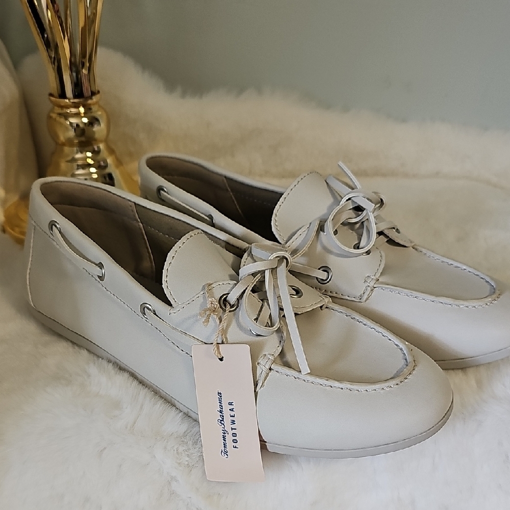 NWT! Tommy Bahama Women's Cream Moccasins - Picture 3 of 16